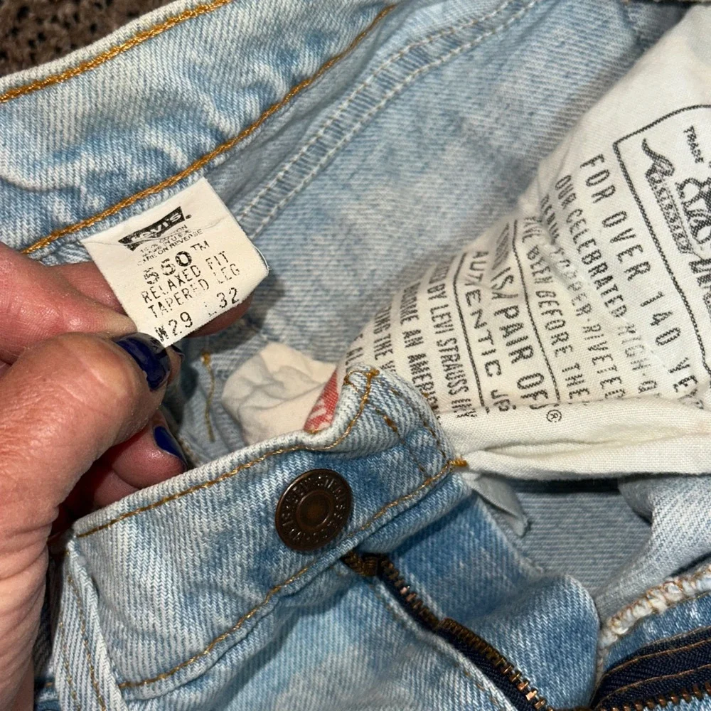 Vintage Levis 550 Relaxed Fit Tapered Leg Light Wash Jeans W29 L32 Mens Denim
